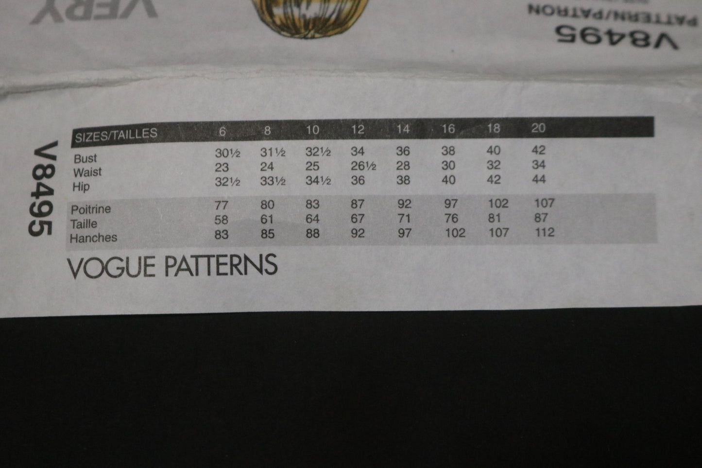 Vogue 8495 Misses/ Misses Petite Top Sewing Pattern - UNCUT - Size 6 8 10 12