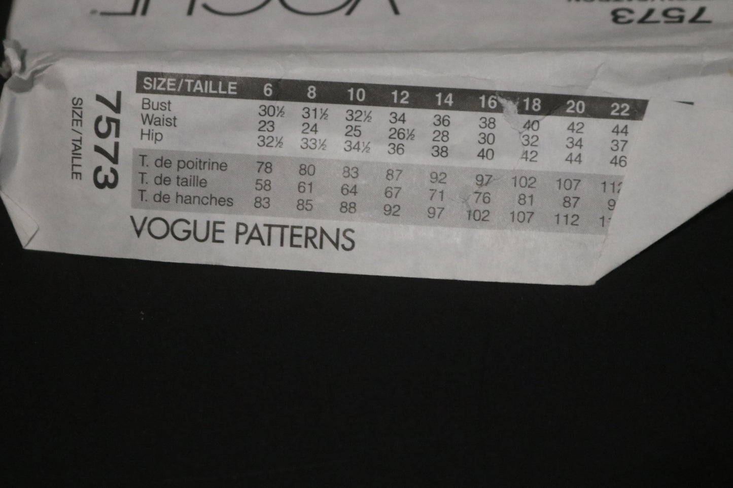 Vogue 7573 Misses / Miss Petite Pants Sewing Pattern - UNCUT - Size 6 8 10