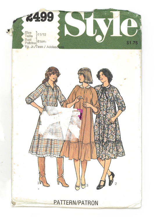 70s Style 2499 Junior / Teens Petite Dress Sewing Pattern  UNCUT Size 11/12