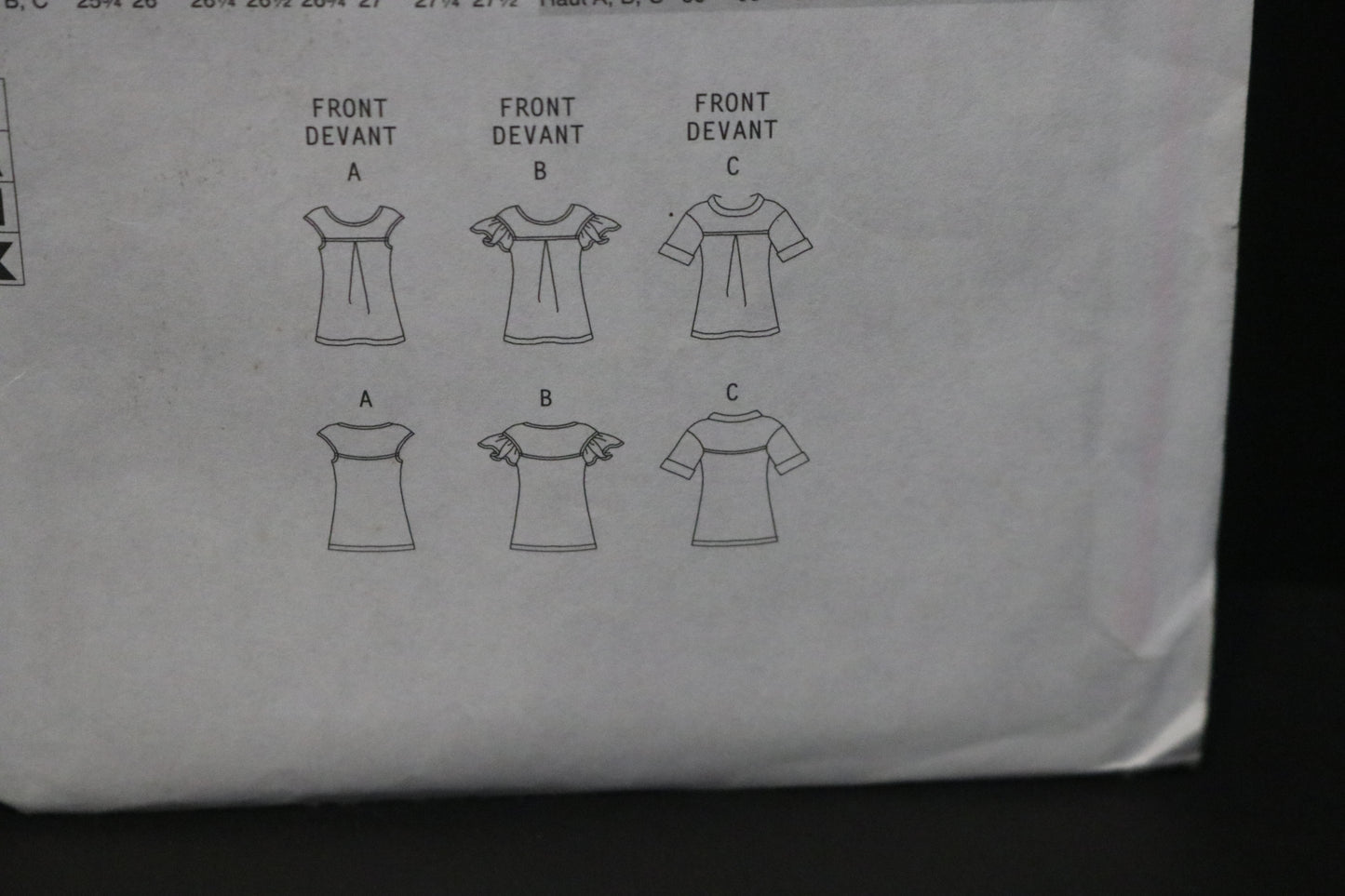 Vogue 8495 Misses/ Misses Petite Top Sewing Pattern - UNCUT - Size 6 8 10 12