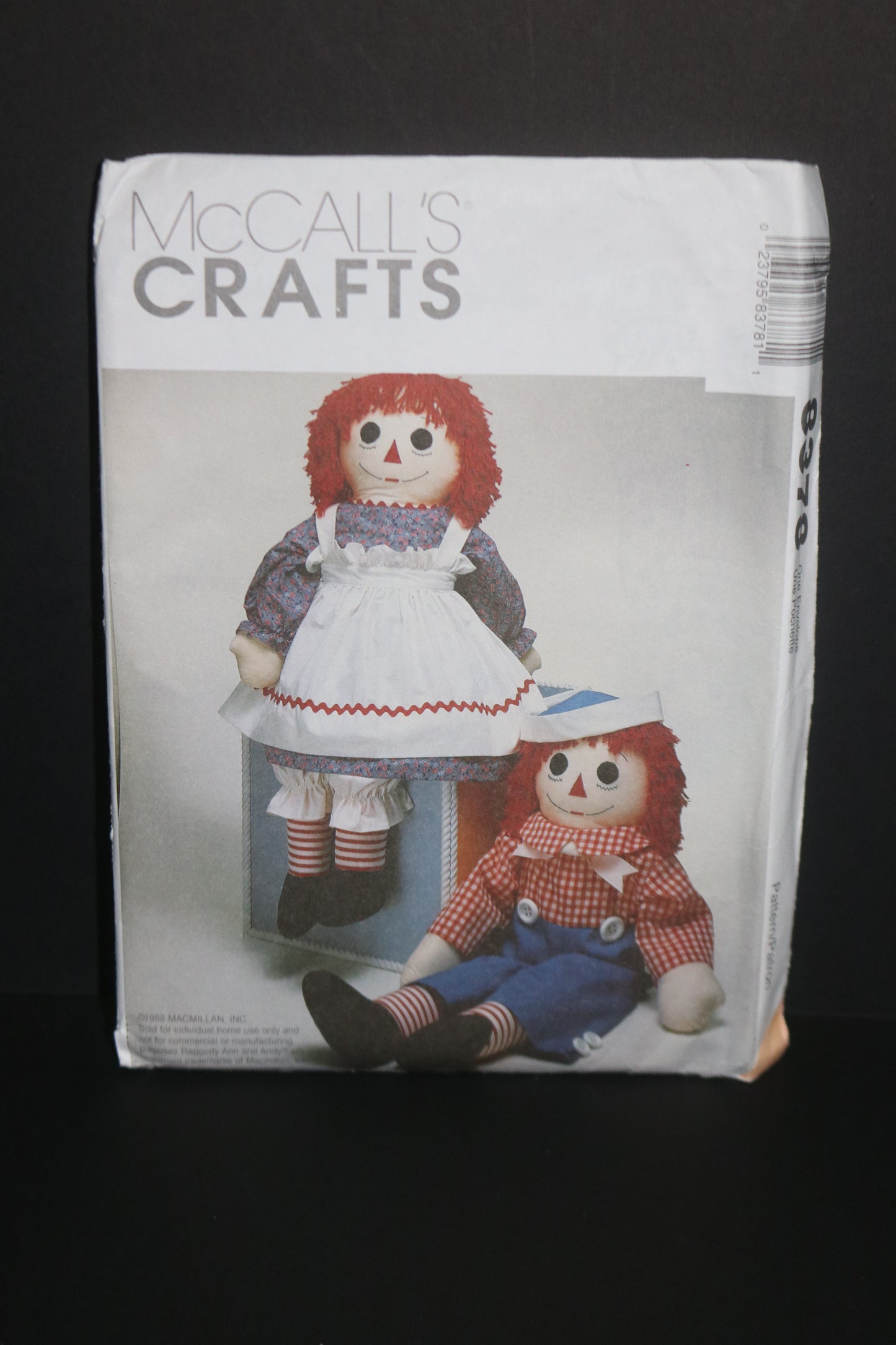 McCalls 2531 Raggedy Ann and Raggedy Andy Stuffed Dolls with Blue Transfer for embroidery Sewing Pattern Uncut