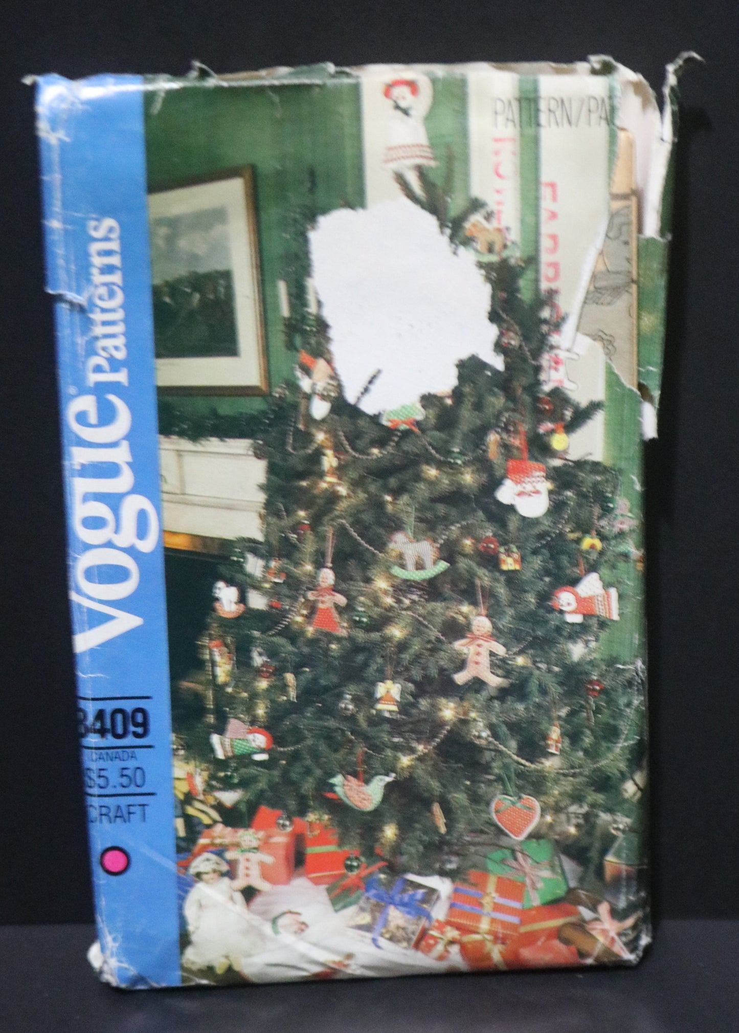 Vogue 8409 Christmas Craft Ornaments, Stockings and Tree Skirt Sewing Pattern - UNCUT