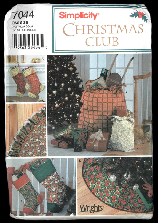 Simplicity 7044 Christmas Decorating  Stockings, Tree Skirt and GIft Bags Sewing Pattern - UNCUT