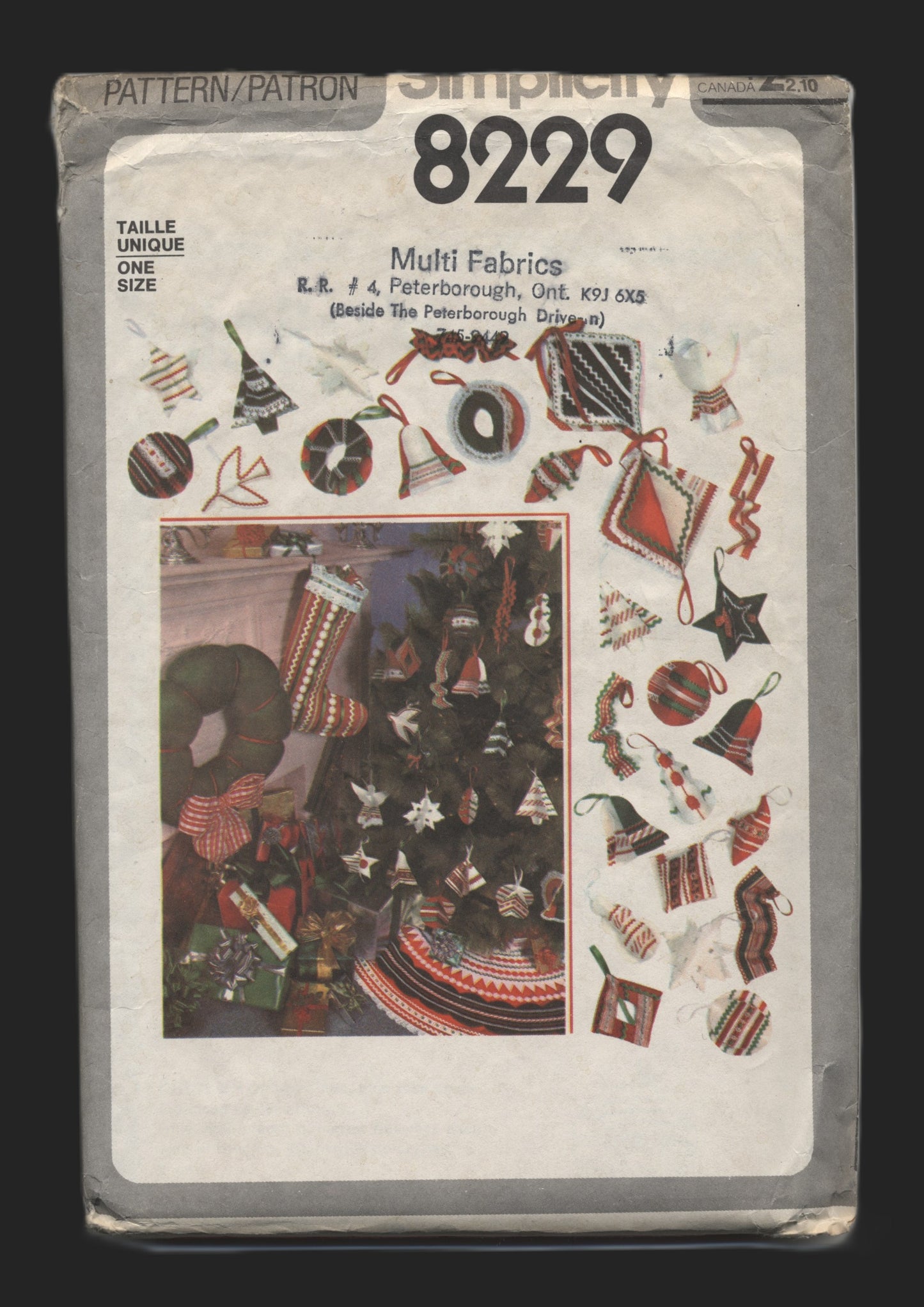 Simplicity 8229 Christmas Wreath, tree Skirt, Stocking and Ornaments Sewing Pattern - UNCUT